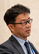 石井 健 氏