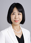 詫摩 佳代 氏